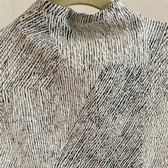 Theory Textured Turtleneck Sweater in Size S - Picture 4 of 10